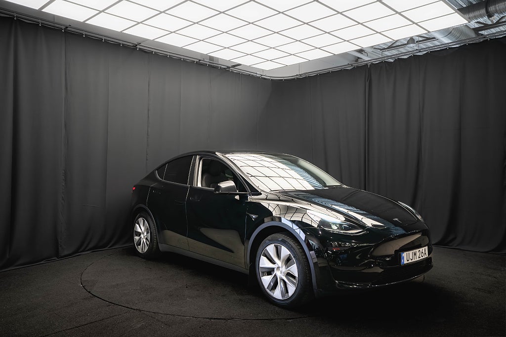 Tesla Model Y Standard Range DRAG PANO LÄDER 1 ÄGARE MOMS LEASBAR