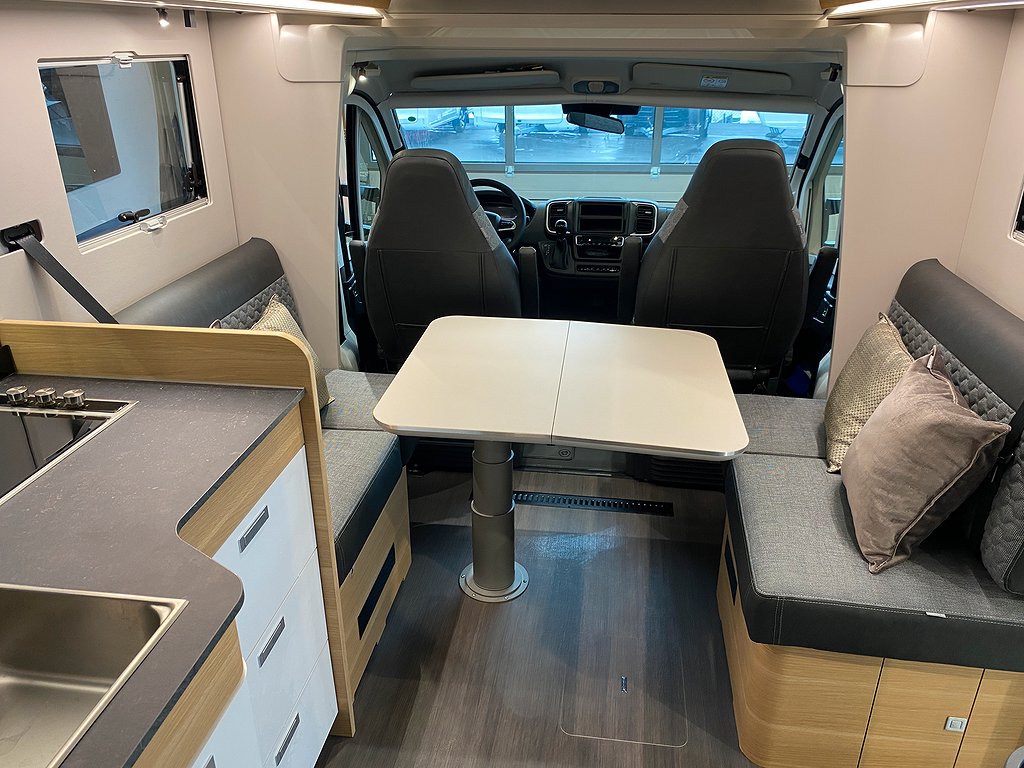 Adria Coral 670 DL Plus  3500 kg / Face to Face / Aut 140hk - Adria