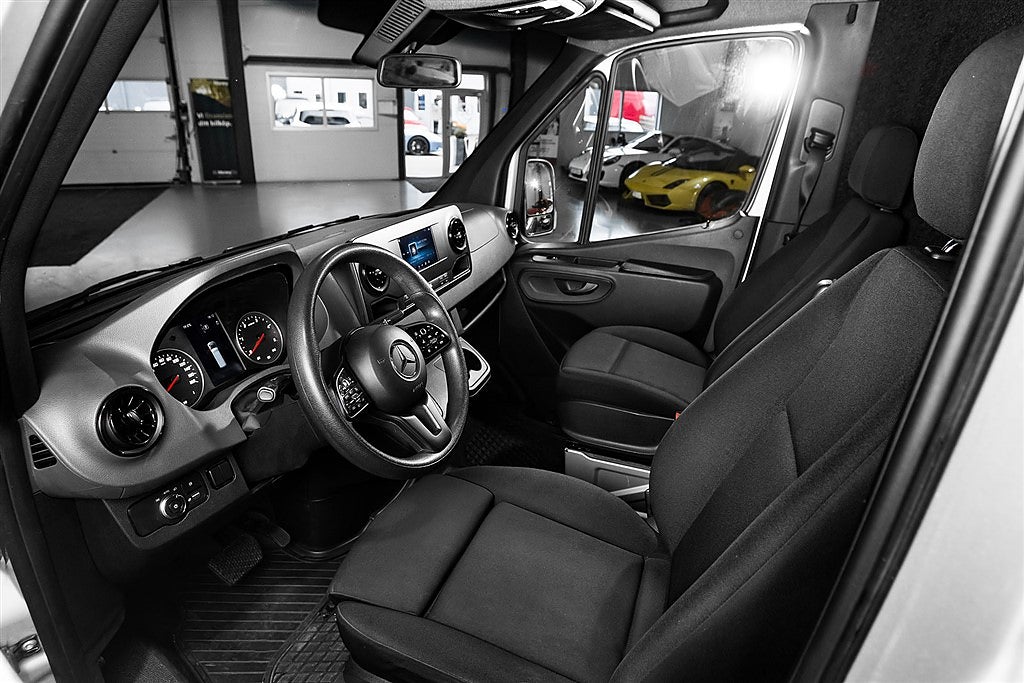 Mercedes-Benz Sprinter 2019 - miniatyr 2