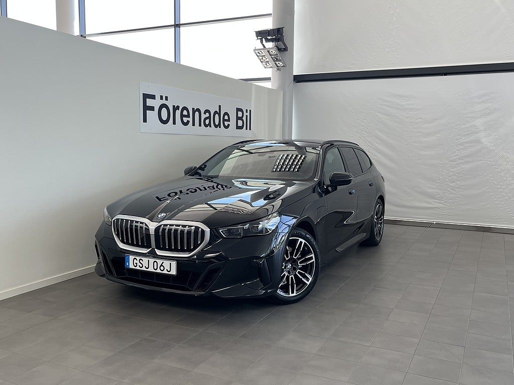 BMW 530e xDrive Touring M Sport Drag Rattvärme Adaptiv Farth.