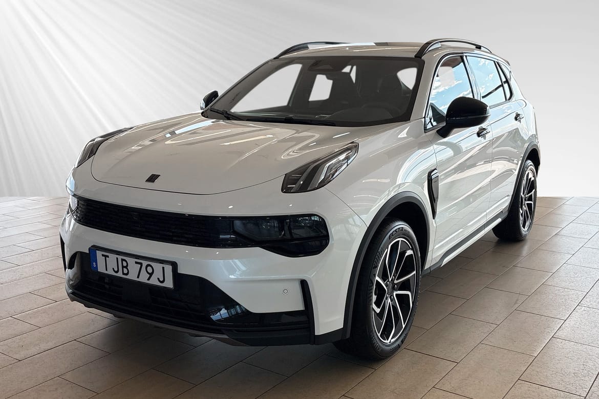 Lynk & Co 01 Core PHEV 2025, bild 2/10