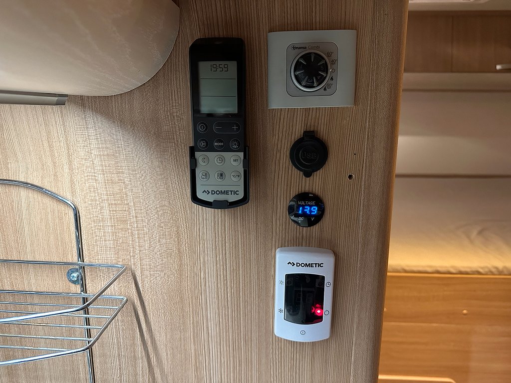 Sun Living A 49 DP / 6 bältad / AC bodel / Solcell / 6 sovpl - Sun Living