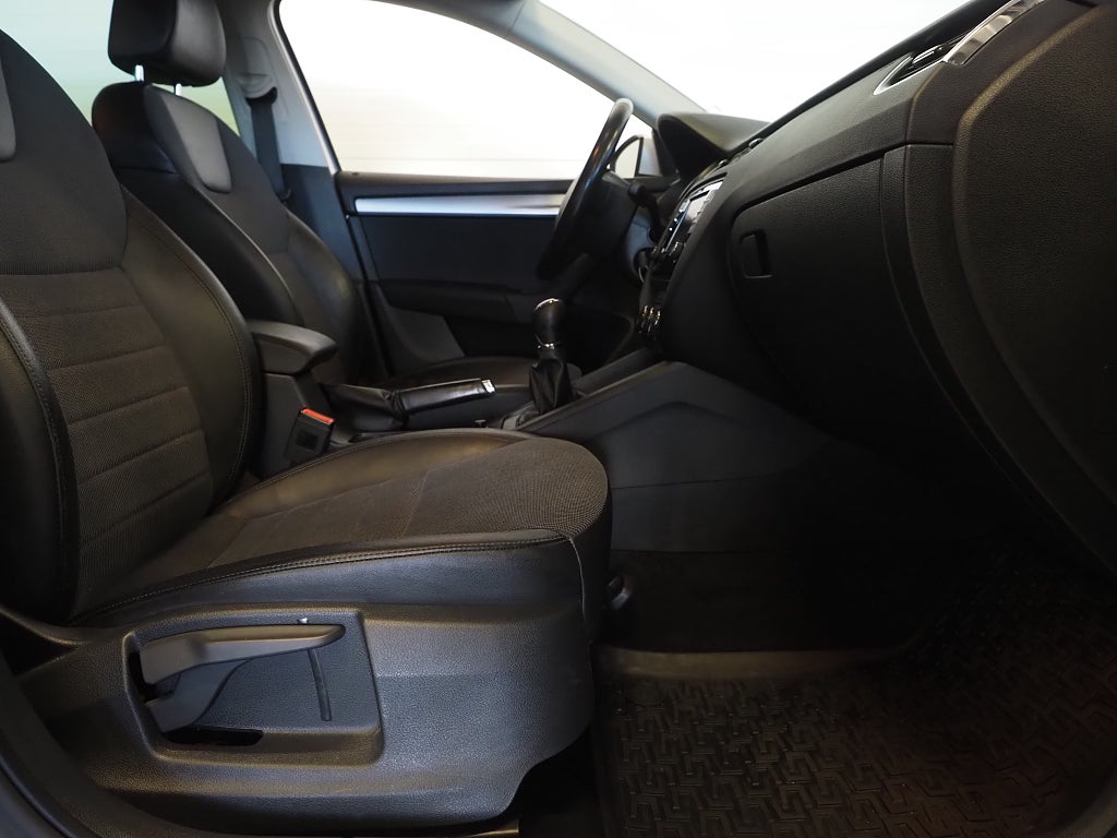 Skoda Octavia Kombi 1.4 TSI 150hk Premium Värmare Drag B-Kam 2017