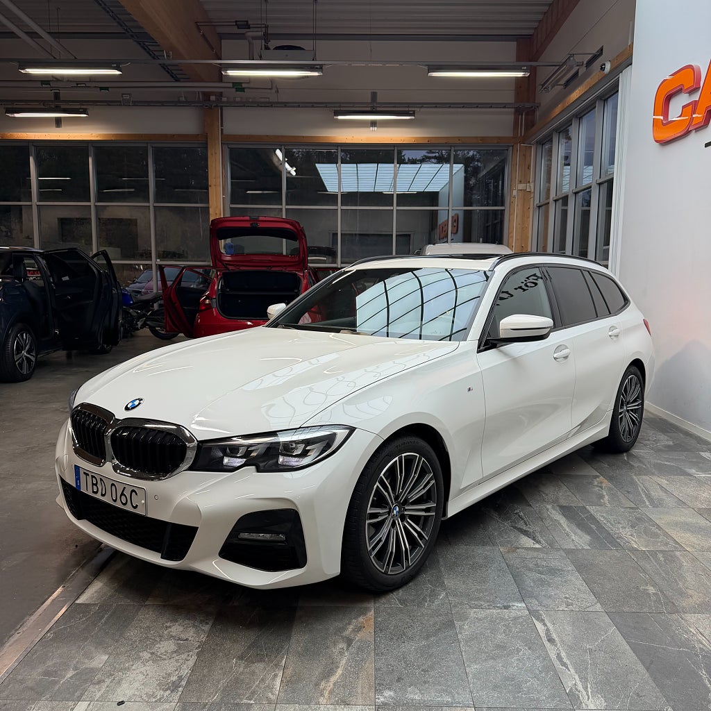 BMW 320d xDrive Touring M Sport Panorama Carplay P-sensorer