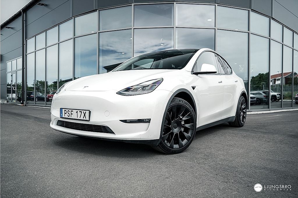 Tesla Model Y Long Range AWD / Dragkrok / 20 tums turbinfälgar