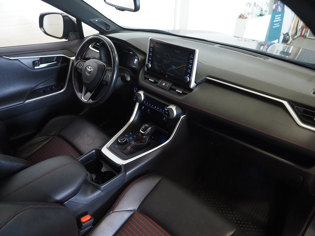 Toyota RAV4 AWD PHEV 306hk Launch Edition | Kamera | Drag | Navi | 2021