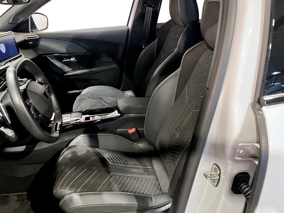 Bild på Peugeot 2008 GT 1.2 PT 130hk Aut B-KAMERA CARPLAY