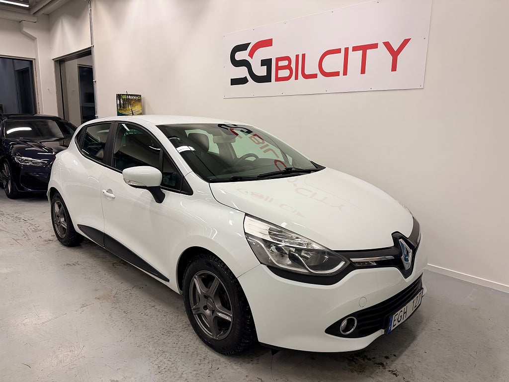 Renault Clio 1.2 SoV DÄCK NAVIGATION NYSERVAD FACELIFT / 0% RÄNTA