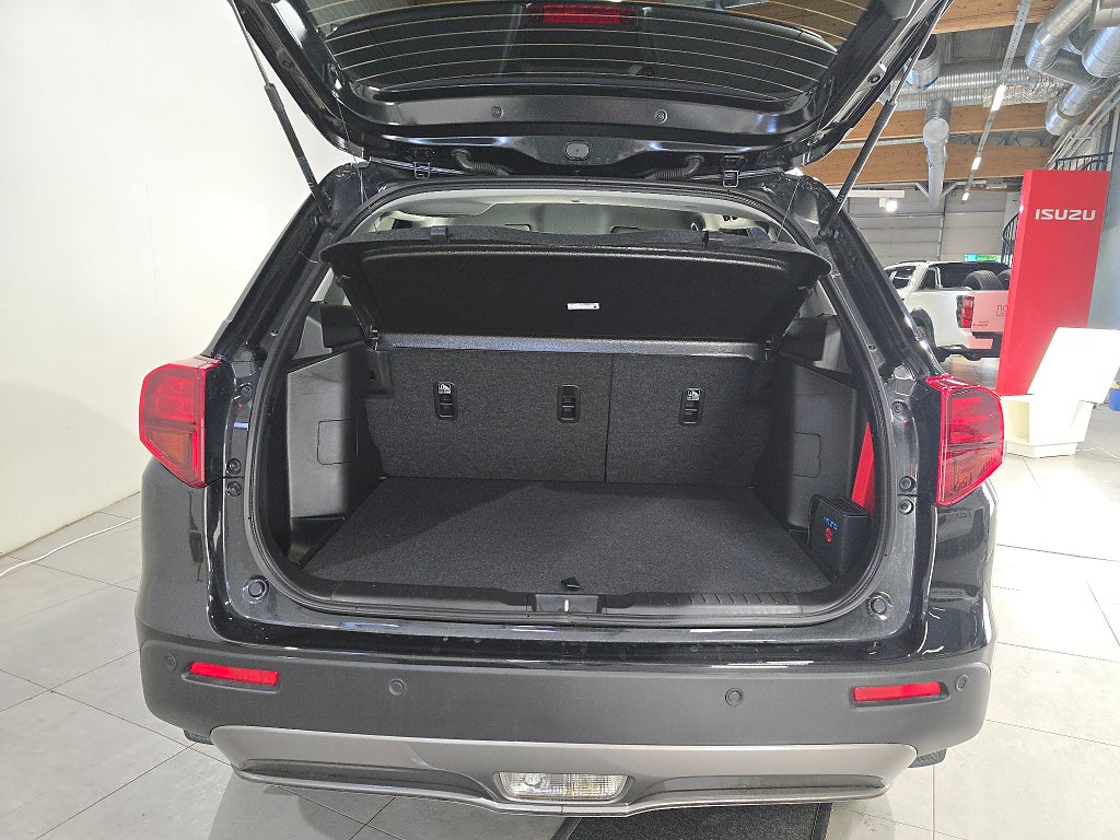 Suzuki Vitara 1.4T Hybrid AWD | V-Hjul M-Värm