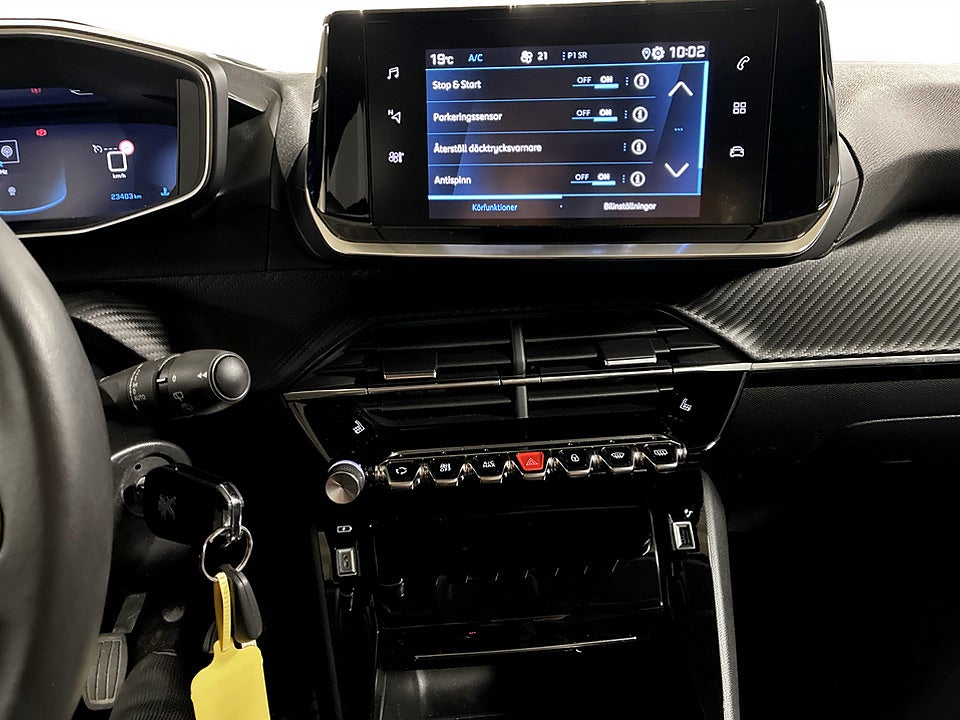 Bild på Peugeot 208 Allure Pack 1.2 PT 100hk B-KAMERA CARPLAY