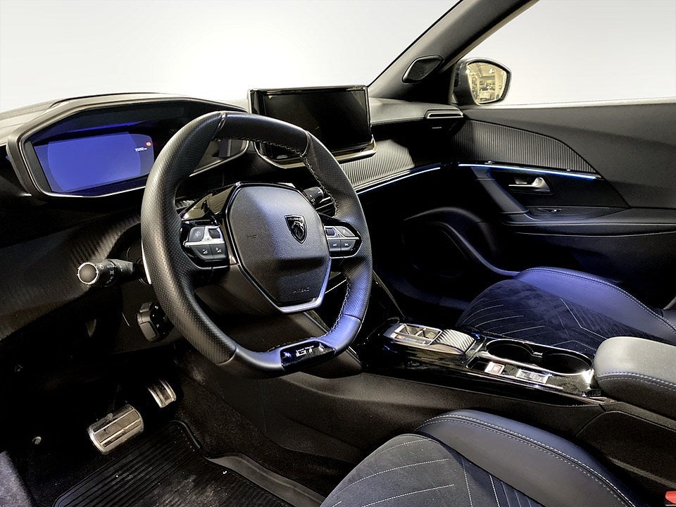 Bild på Peugeot 2008 GT 1.2 PT 130hk Aut - 360,ELSTOL MED MINNE