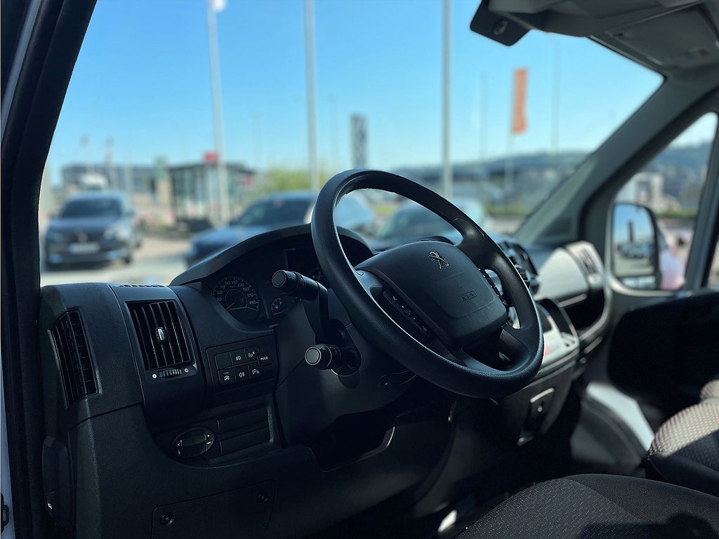 Bild på Peugeot Boxer PRO+ 2.2 BHDi 140hk L3H2 - DRAG,LÅGA MIL, B-KAMERA