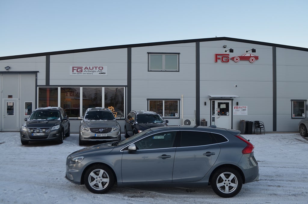 Volvo V40 D3 150 hk R-Design VOC H/Kardon Euro 6 *KAMPANJ 3.99%