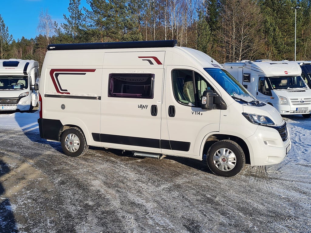 CHALLENGER Vany 114 S endast 5,40 lång, drag, dieselvärme, litium, solcell