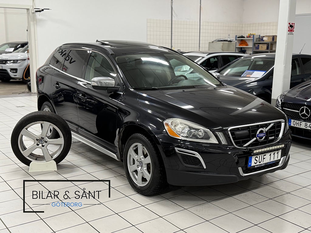 Volvo XC60 D5 AWD 205hk R-Design Panorama Navi Drag Läder Keyless