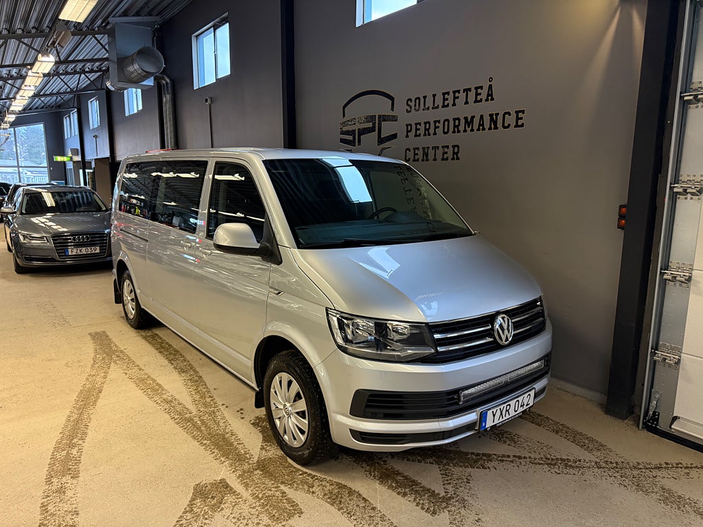 Volkswagen Caravelle T32 2.0 TDI 4Motion Comfortline 9-sits / Moms / D-värm 