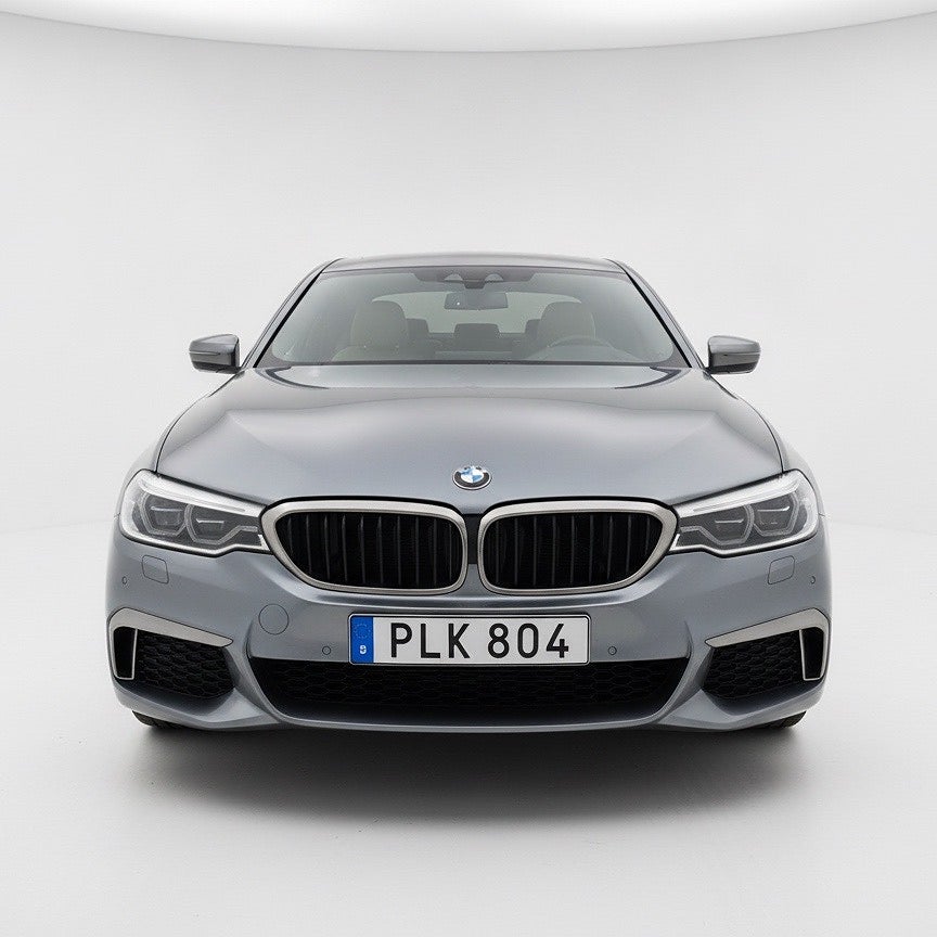 BMW M550I V 8 / xDrive Sedan / Panorama