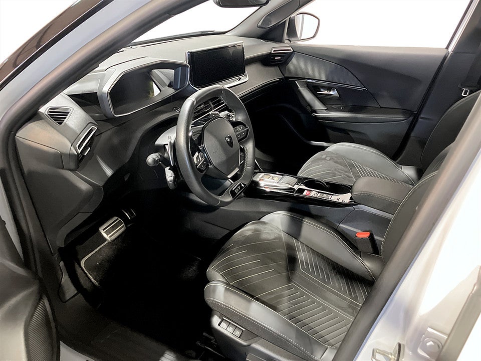 Bild på Peugeot 2008 GT 1.2 PT 130hk Aut B-KAMERA CARPLAY