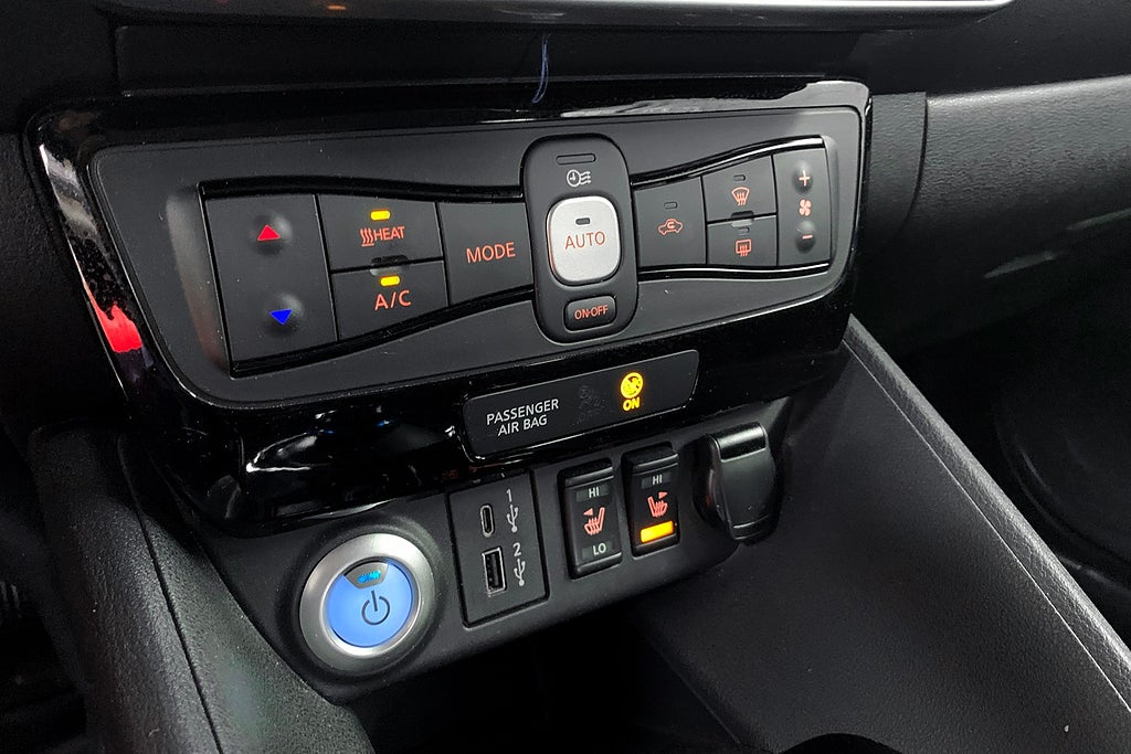 Nissan Leaf N-Connecta 39KwH MOMS 360 NAV