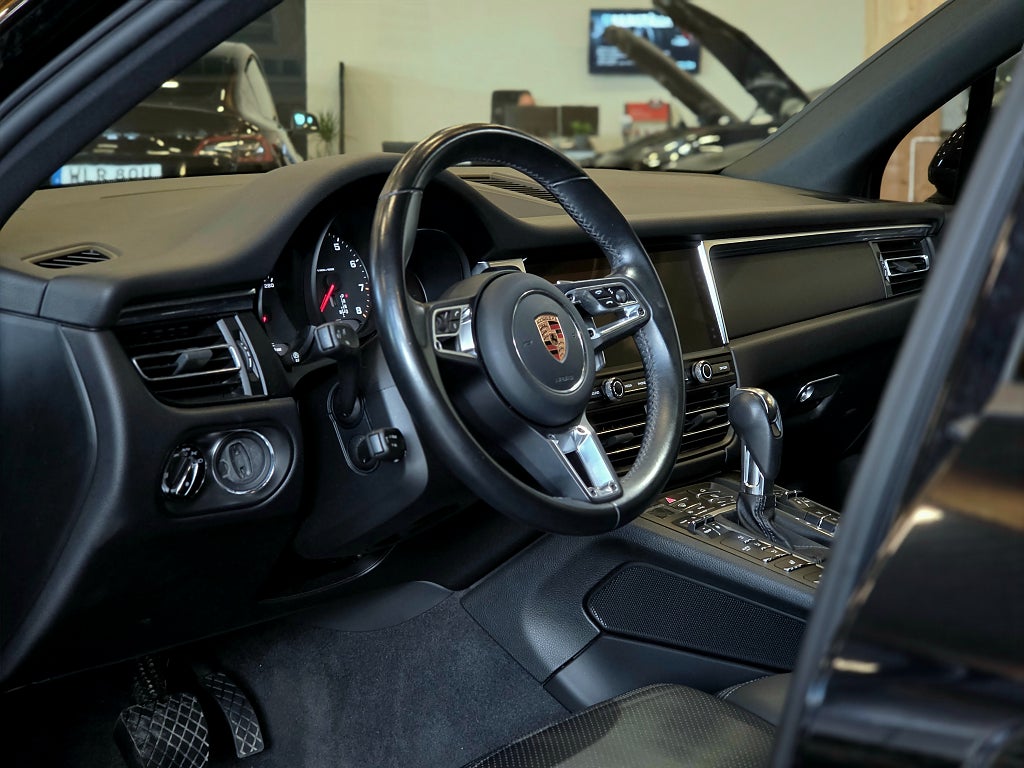 Porsche Macan PDK / Bose / Panorama / Drag / Värmare /