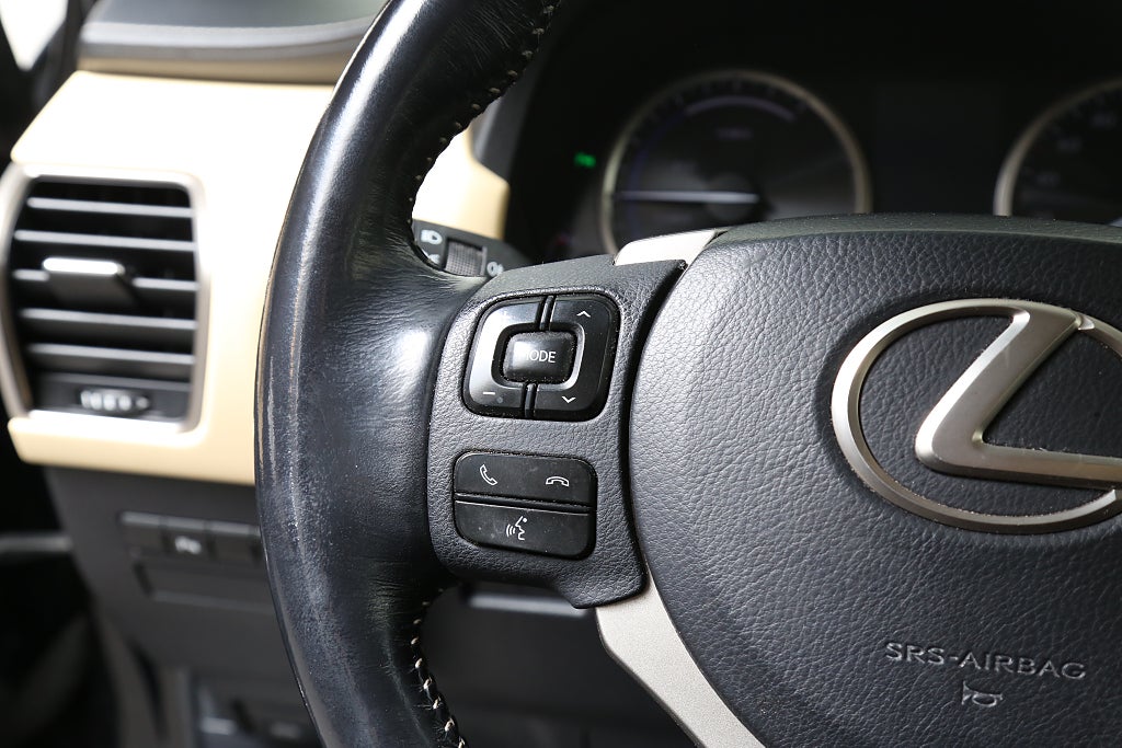 Lexus NX 300h AWD E-CVT Business Line 197hk Skinn Dragkrok 2015