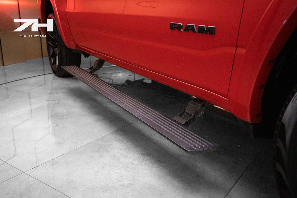 RAM 1500 V8 HEMI Laramie Night Ed. / H&K / Vent. / Pano