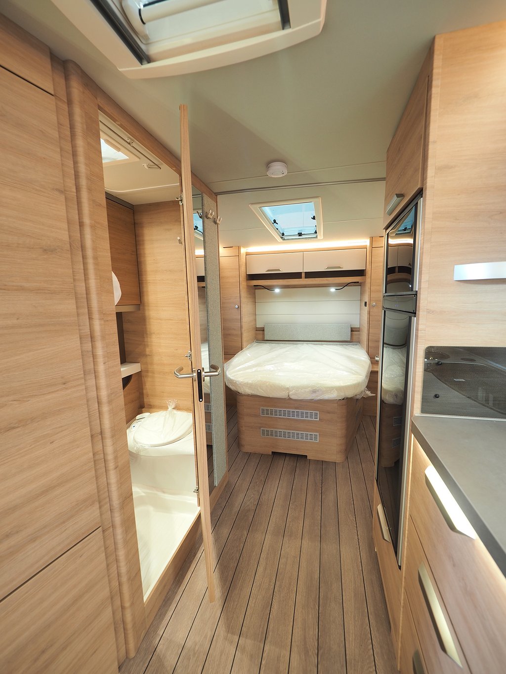 Knaus Südwind 650 UX 60 Year ALDE I Queenbed I 3,99% Ränta 2023