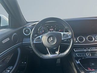 Mercedes-Benz E 220 T d 4×4 AMG Line Drag Dvärme Panorama 360° Navi S&V – bild 9