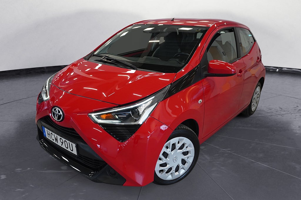 Toyota Aygo X-Play Kamera Farthållare Vinterhjul | Ränta 2,99%