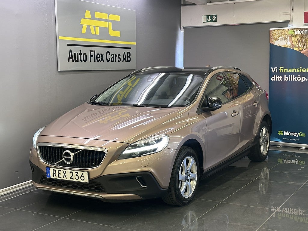 Volvo V40 Cross Country D2 Momentum | PANO | NAVI | MOTORVÄRMARE | 