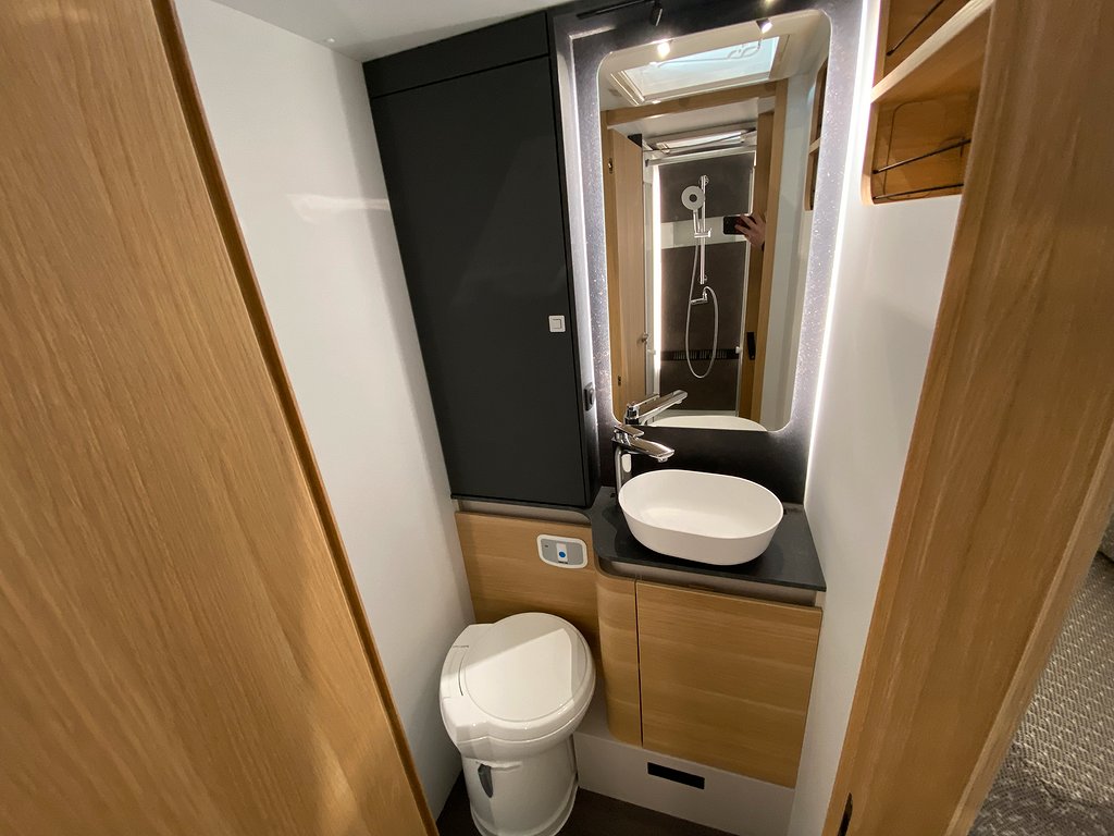 Adria Matrix Plus 670 SL / ALDE / Taksäng / 5 bältad / Auto - Adria