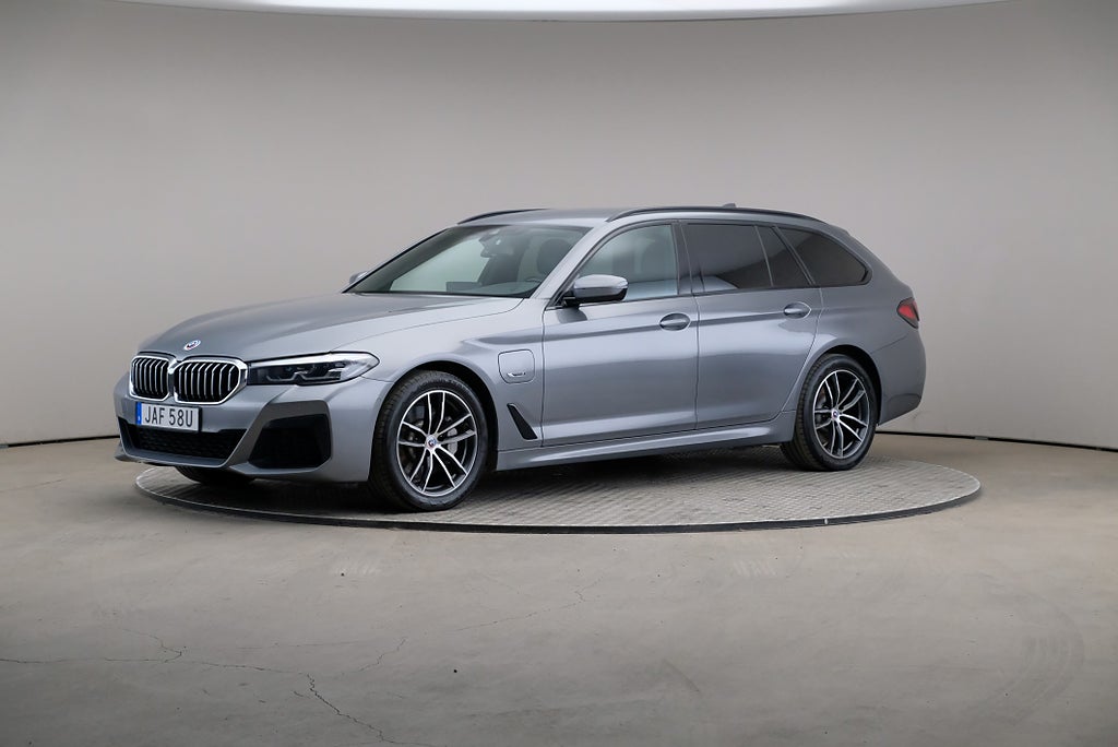 BMW 530e 5 xDrive Touring M Sport Drag