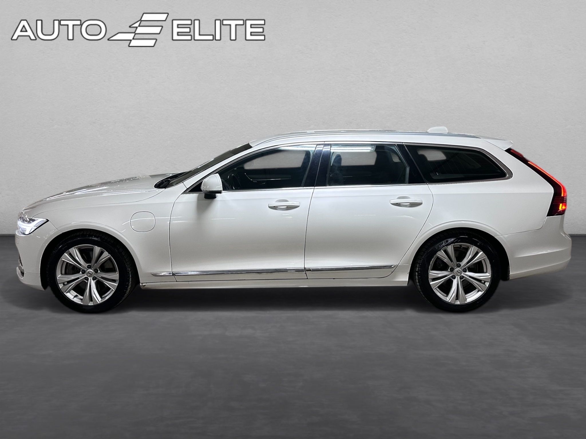 Volvo V90 RECHARGE 2021, photo 3/52