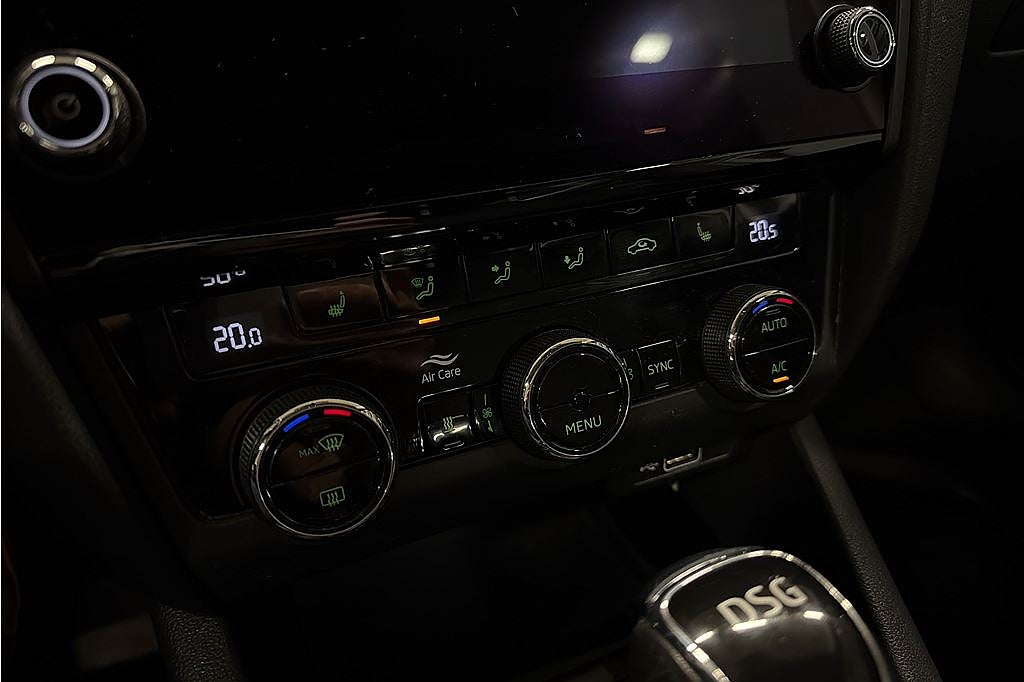 Skoda Octavia SKODA OCTAVIA III Combi 1.5 TSI G-TEC, MOMS, V-hjul, Drag