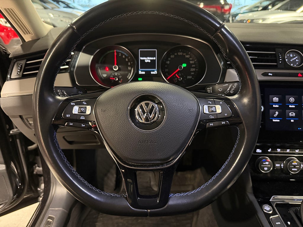 Volkswagen Passat GTE |Drag | Kamera | Nyservad | Låga mil 2018