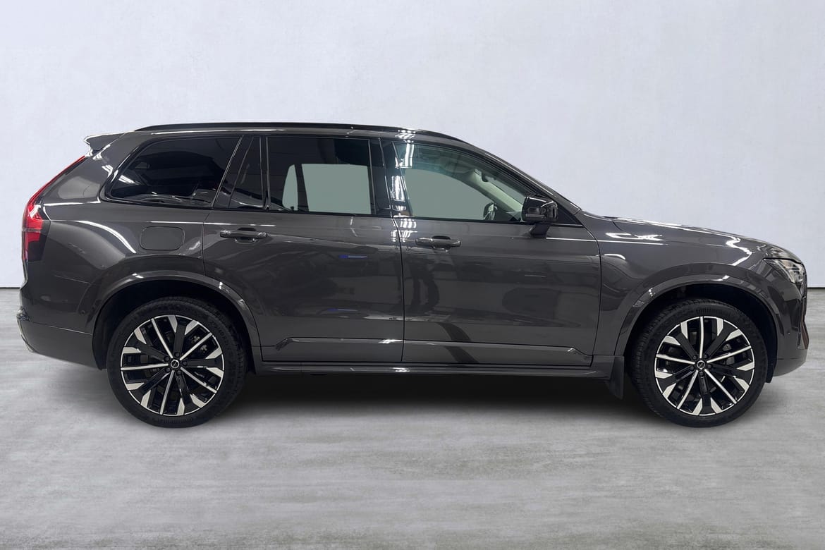Volvo XC90 T8 Ultra Dark 2026, photo 3/10