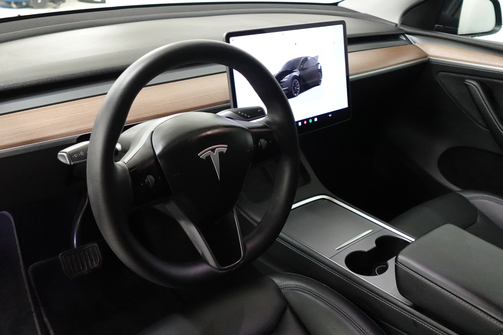 Tesla Model Y Standard Range RWD 2024, bild 6/52