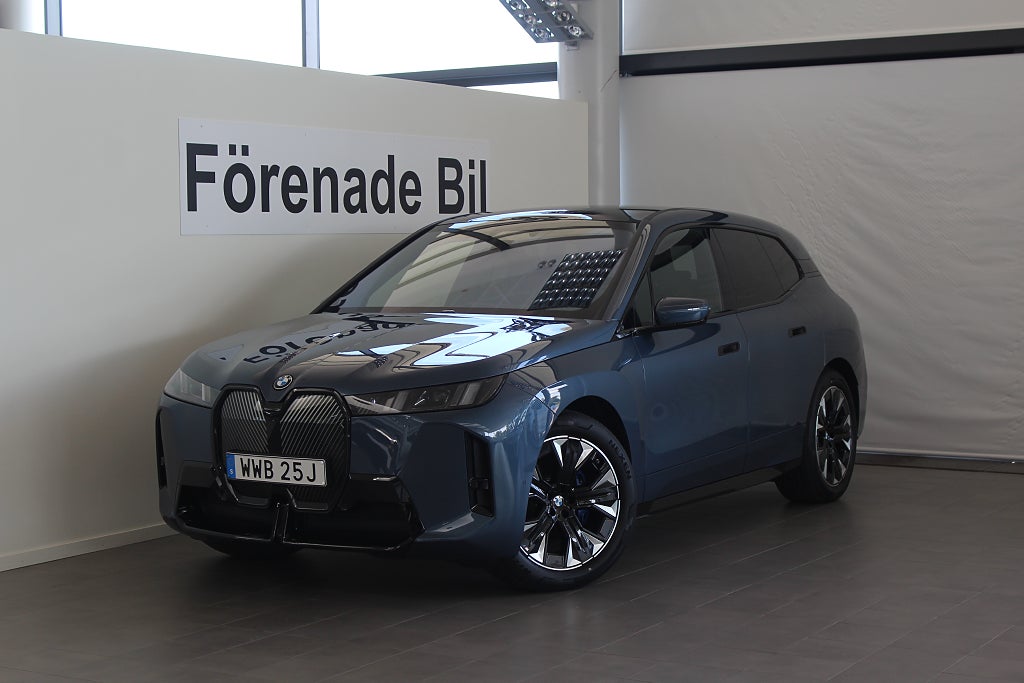 BMW iX xDrive60 M Sport Innovation H/K Panorama Dragkrok 