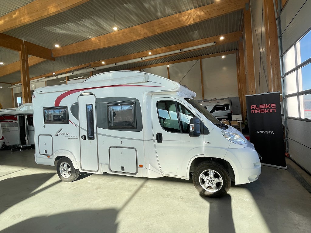 Bürstner Ixeo 585 / Taksäng / Under 6m / B-kort / Solcell / AC-Bodel / 