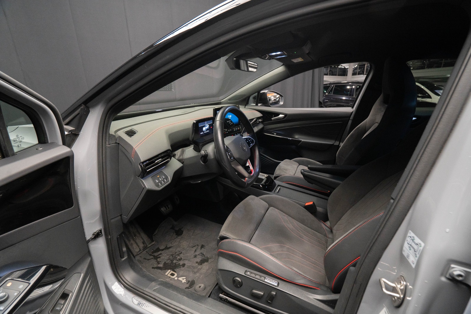 Volkswagen ID.4 GTX 4M TOP SPORT+ DRAG 360 EL-BAKLUCKA ELSTOL 94.8%SoH MOMS 2024 - miniatyr 16