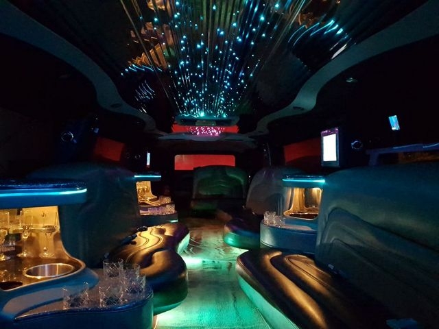 Hummer H2 Limo Megastretch Limousine 2005, photo 7/25