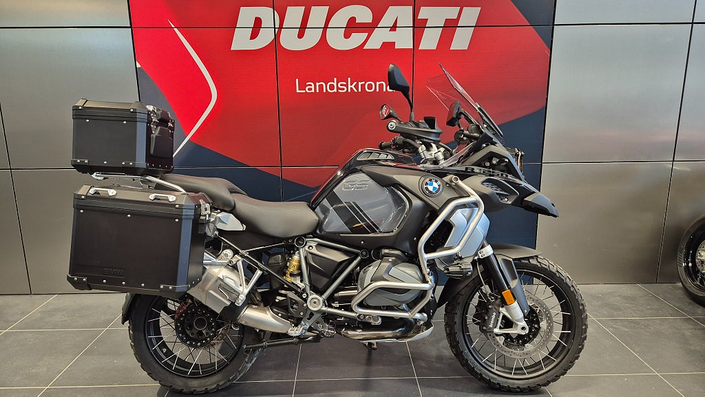 BMW R 1250 GSA Triple Black Fullutrustad