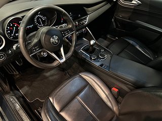 Alfa Romeo Giulia 2.2 16V Super Kamera Mvärm Skinn GPS SoV