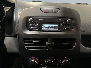 Renault Clio 1.2 73hk Kamrem bytt Farthållare S/V-hjul – bild 11