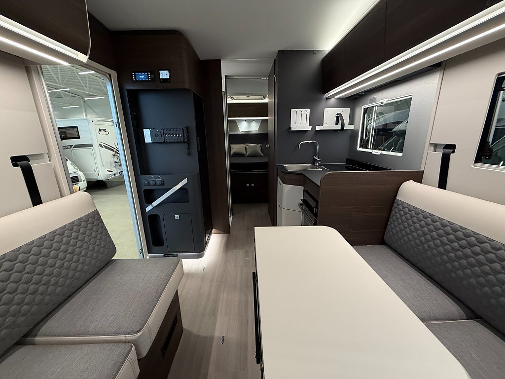 Adria Coral Supreme 670 DC *Queenbed*Automat*