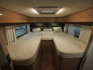 Husbil-halvintegrerad LMC Breezer H737 11 av 20