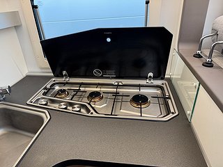 Husbil-halvintegrerad Adria Coral 670 SL AUTOMAT 5 av 10