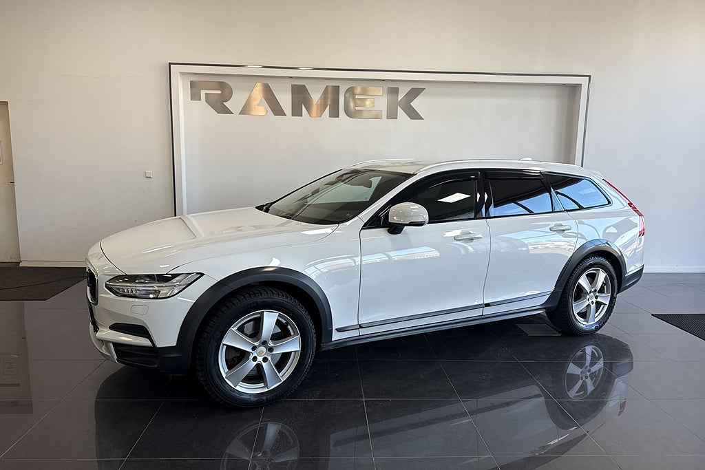 Volvo V90 Cross Country D4 AWD Momentum Drag Skinn Nya s-däck V-hjul