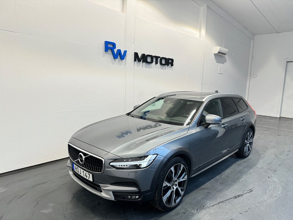 Volvo V90 Cross Country D4 AWD 190hk Momentum Pano VOC Drag 