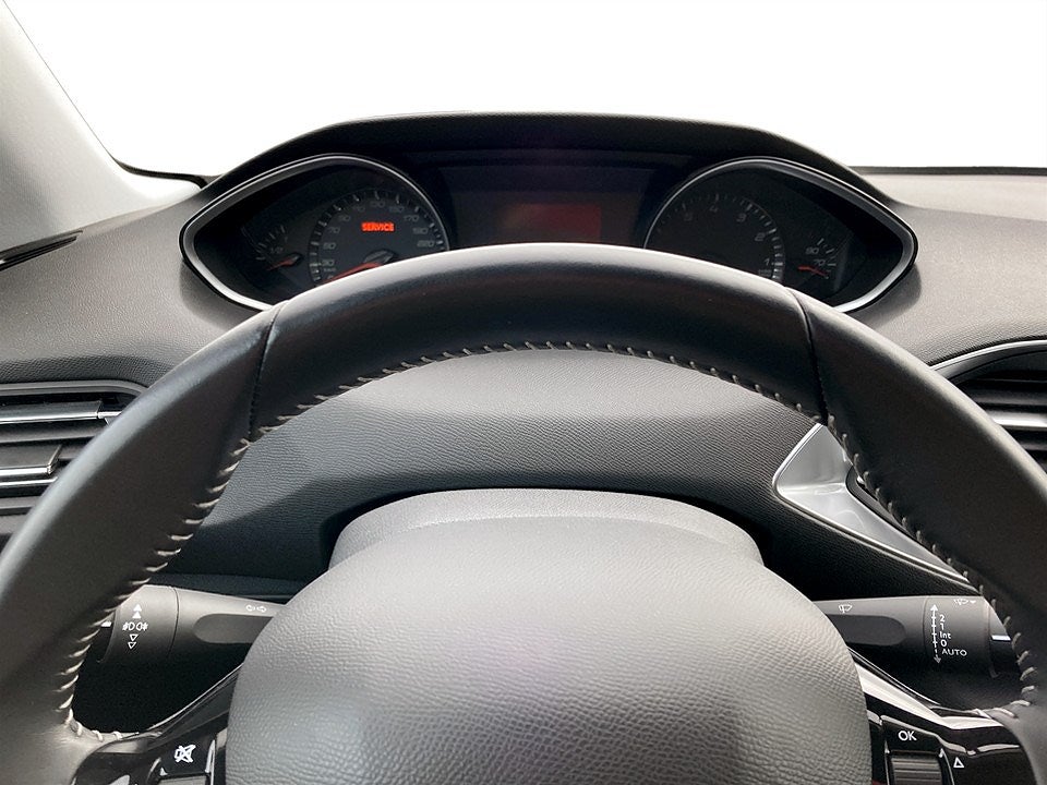 Bild på Peugeot 308 5D Active 1.2 PT 110hk - FARTHÅLLARE, NAVI